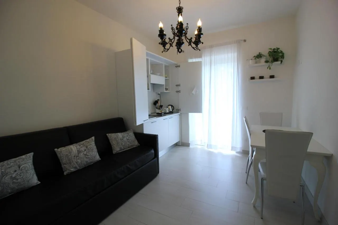 Rooms Il Punto Peschiera del Garda 2*,