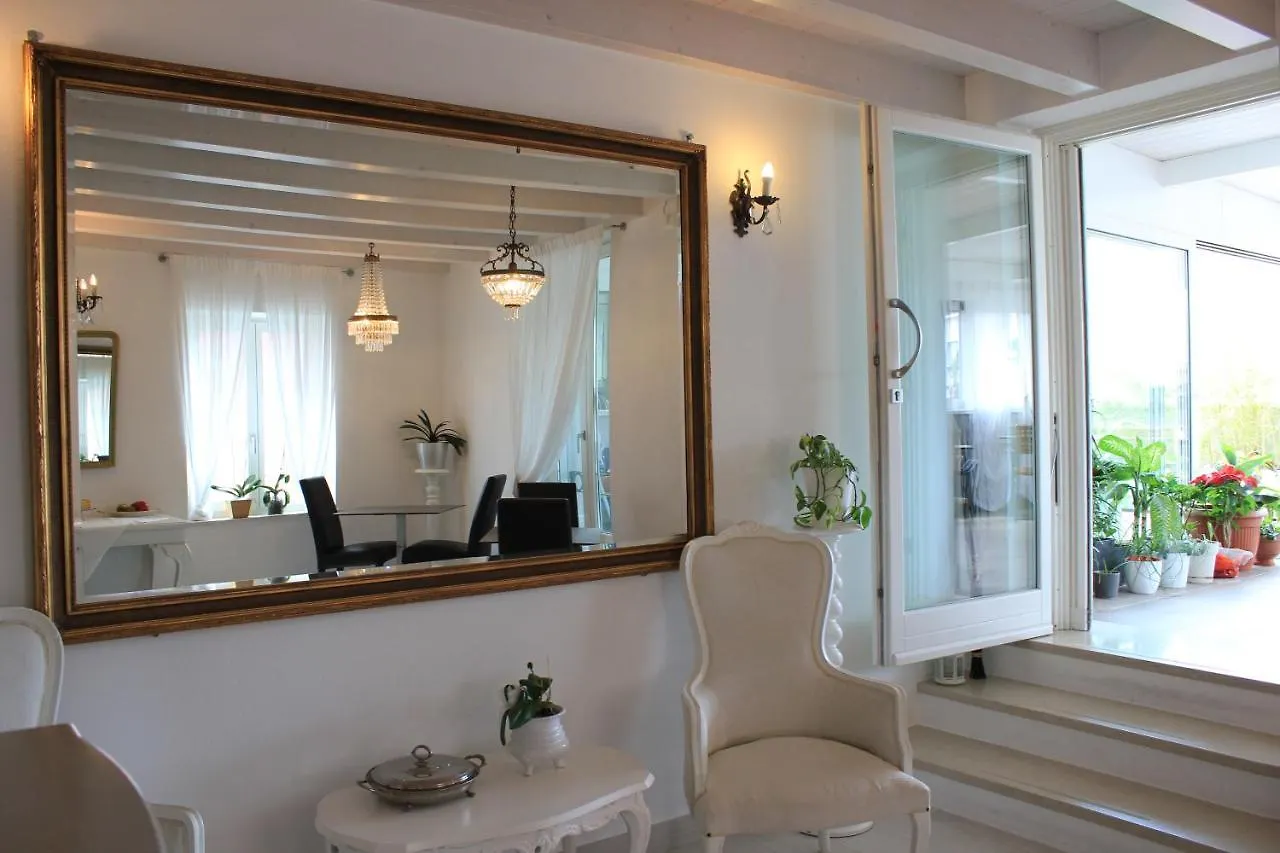 Rooms Il Punto Peschiera del Garda Bed & Breakfast