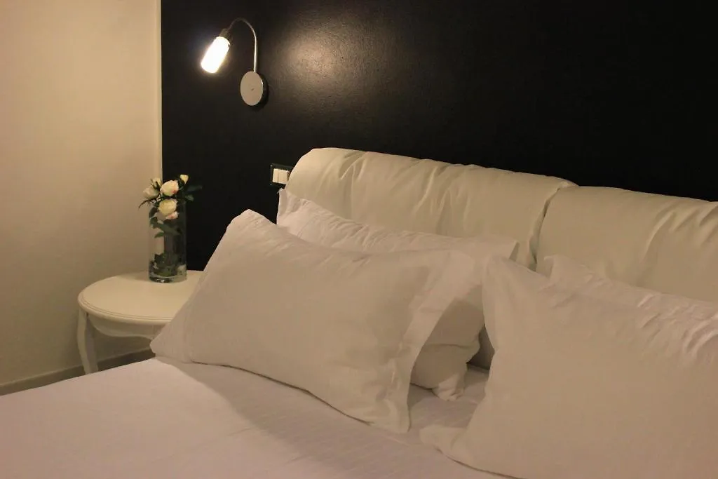 Rooms Il Punto Peschiera del Garda 2*,
