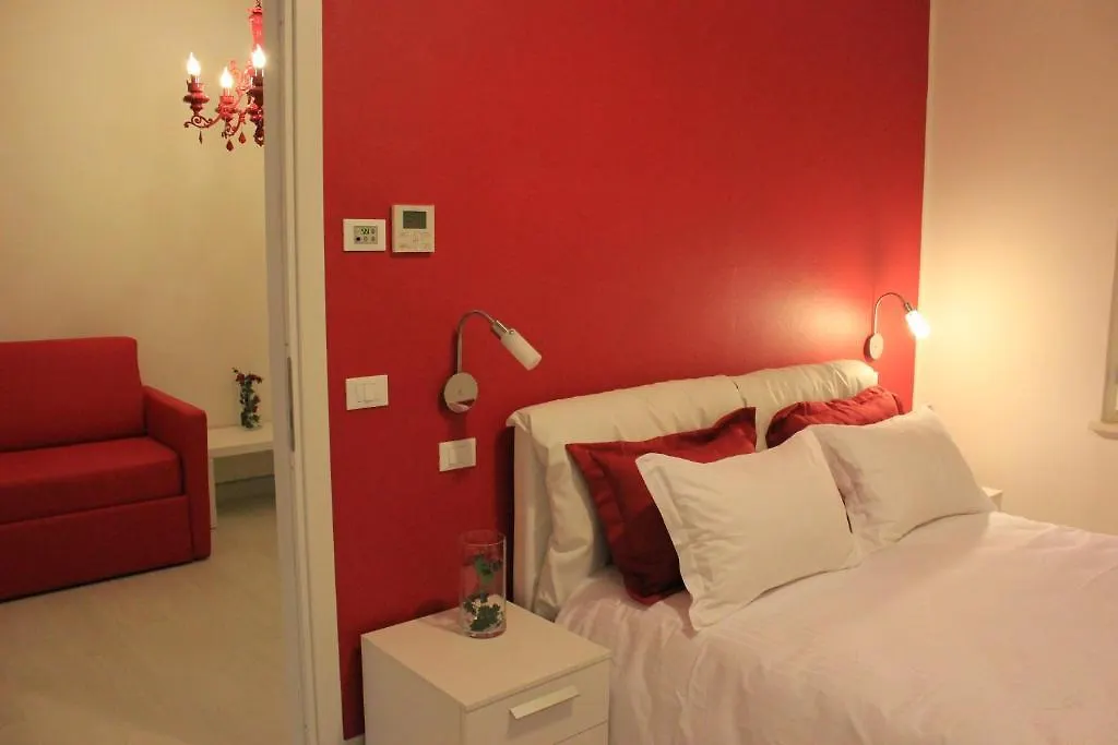 ** Bed & Breakfast Rooms Il Punto Peschiera del Garda Italy