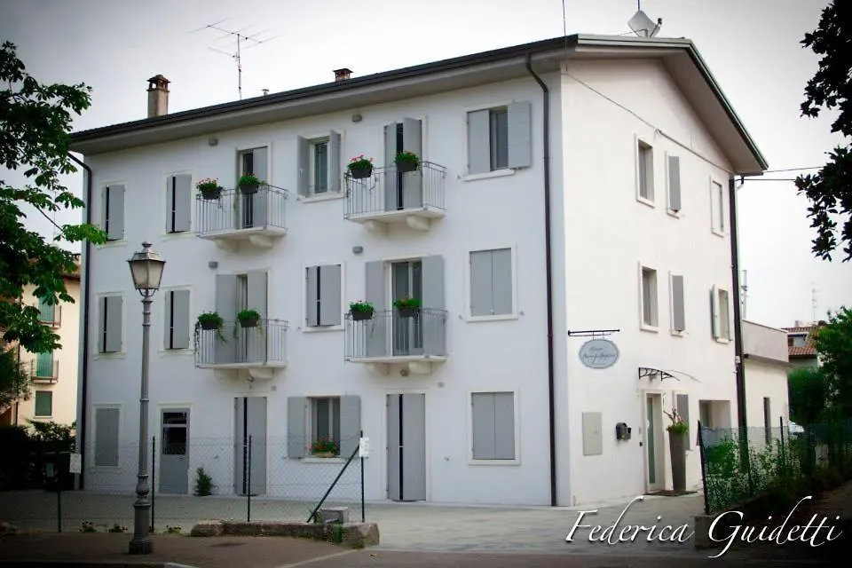 Rooms Il Punto Peschiera del Garda Bed & Breakfast